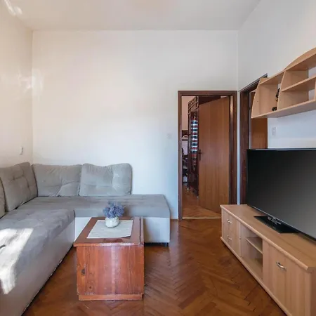 Apartment 2 Bedroom Awesome In *