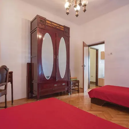 2 Bedroom Awesome In Pula