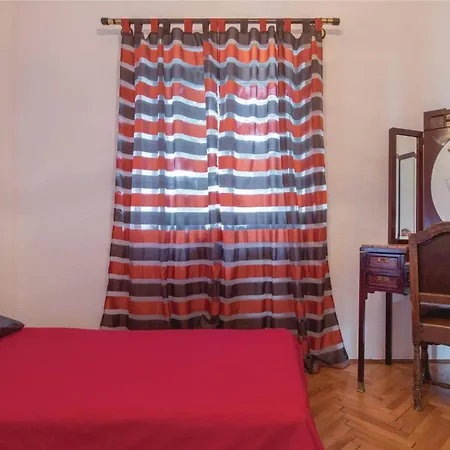 2 Bedroom Awesome In Pula