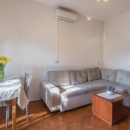Apartment 2 Bedroom Awesome In