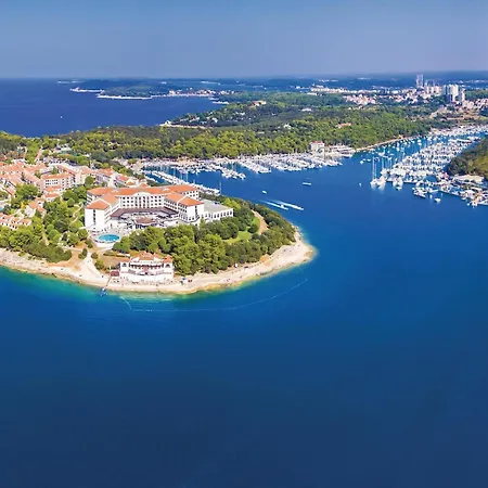 Apartment 2 Bedroom Awesome In Pula