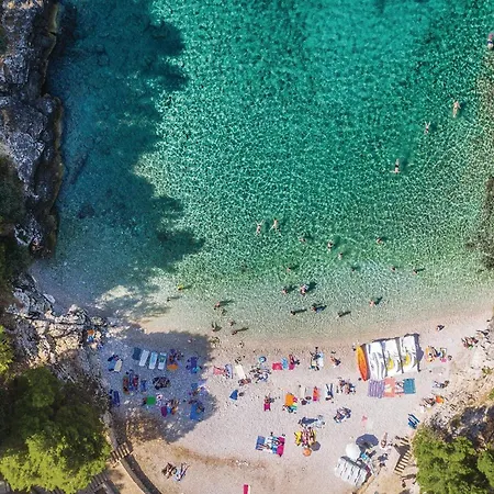 Apartment 2 Bedroom Awesome In Pula