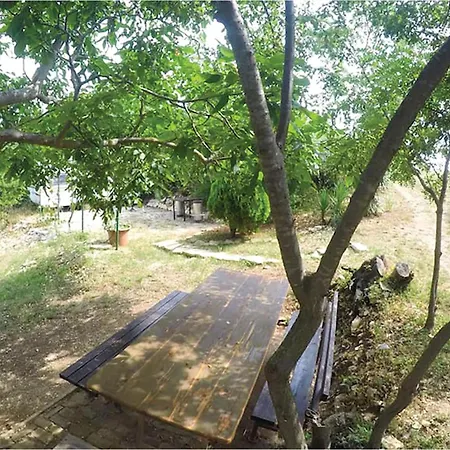 Apartment 2 Bedroom Awesome In Pula