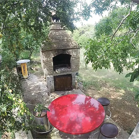 2 Bedroom Awesome In Pula