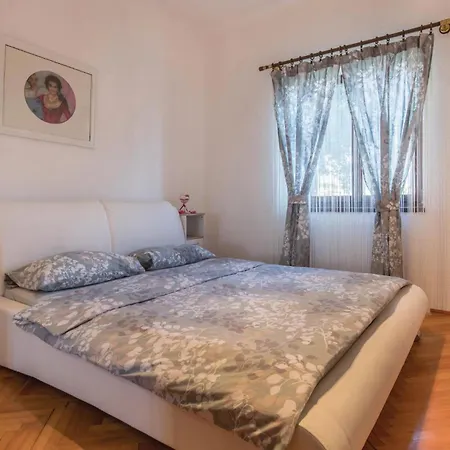 Apartment 2 Bedroom Awesome In *